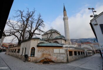SARAJEVO, BOSNIA AND HERZEGOVINA - APRIL 1: A general view of empty Gazi Husrev-beg Mosque and its surroundings is seen  as coronavirus (Covid-19) pandemic precautions are taken in Sarajevo, Bosnia and Herzegovina on April 1, 2020. (Photo by Mustafa Ozturk/Anadolu Agency via Getty Images)